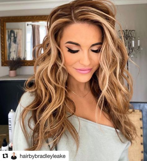 Chrishell on Instagram: “Had one last exit interview today. Glam Gods @hairbybradleyleake 👑@kissedbynicholas 👑 #Repost @hairbybradleyleake ・・ “that texture we…” Chriselle Selling Sunset, Chrishell Stause Hair, Monday Hair, Exit Interview, Chrishell Stause, Fall Blonde Hair Color, Fall Blonde Hair, Fashion Outfits Dresses, Fall Blonde