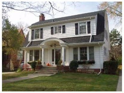 Dutch Colonial Exterior, Colonial Porch, Dutch Colonial House, Houses Beautiful, Farmers Porch, Dutch Colonial Homes, Smaller Homes, Mansard Roof, Gambrel Roof