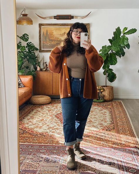 #Regram via @CasNCdQupoX Style Blundstone Boots, How To Style Blundstone Boots, Blundstone Outfit, Female Street Style, Blundstone Women, Bookish Style, Blundstone Boots, Plus Size Fall Outfit, 2024 Outfits