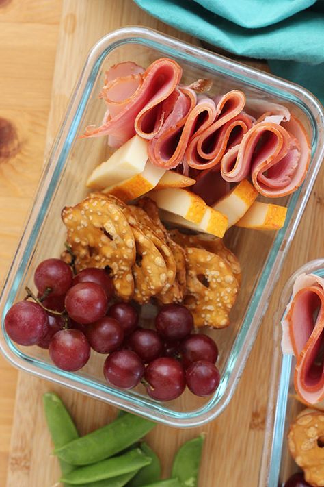 Healthy Lunchables, School Lunch Recipes, Healthy Lunch Snacks, Meal Prep Snacks, Healthy Lunch Meal Prep, Healthy School Lunches, Work Meals, Easy Healthy Meal Prep, Gourmet Popcorn