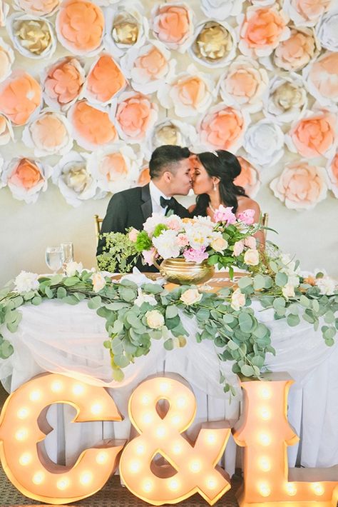 10 Stunning Sweetheart Tables for Creative Couples via Brit + Co Wedding Backdrop Lights, Reception Backdrop, Sweetheart Table Wedding, Light Backdrop, Paper Flowers Wedding, Wedding Initials, Wedding Spot, Marquee Lights, Paper Flower Backdrop