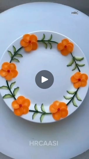 Fruit Plate Decoration, Deco Fruit, Carrot Flowers, Plate Decoration, Food Sculpture, Fast Furious, Decoration Idea, Fruit Plate, Flower Plates