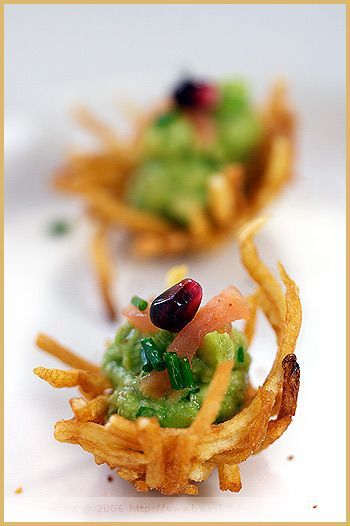 Miam, des apéros qui vont régaler vos invités! – Les Pieds sous la Table Potato Nests, Acid Reflex, Fusion Recipes, Small Appetizers, Mini Bites, Veggie Dishes, Food Decoration, Smoked Salmon, Food Presentation