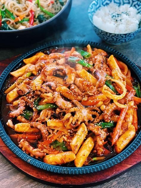 Korean Spicy Octopus Stir Fry (Easy & Delicious!) - Tiffy Cooks Octopus Recipes Easy, Spicy Octopus, Dinners Ideas, Easy Korean Recipes, Tiffy Cooks, Octopus Recipes, Chinese Buffet, Noodles Recipes, Asian Rice