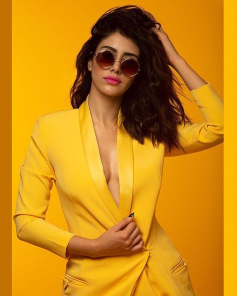 Ultimate Gallery™ Warina hussein hot bikini instagram actress eyes photoshoot loveratri HD images pics navel Warina Hussain, Yellow Outfit, Fashion Tips For Women, Mellow Yellow, Looks Style, Colorful Fashion, Bollywood Actress, Fashion Advice, Fashion Photography