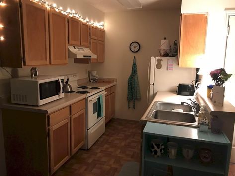 College Apartment Kitchen, Apartment Decorating Ideas, Apartment Decorating On A Budget, First Apartment Decorating, Cheap Apartment, College Apartment Decor, Decorating Ideas On A Budget, Small Apartment Decorating, College Apartment