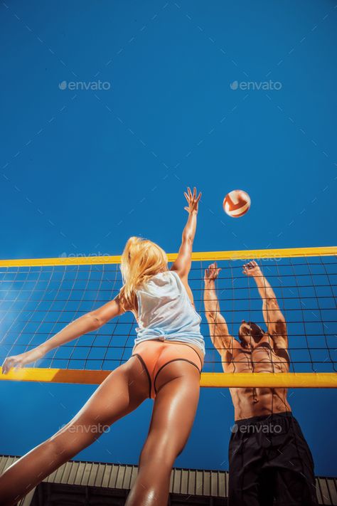 Beach Volleyball Photoshoot, People Playing Volleyball, Volleyball Warm Ups, Random Poses, Volleyball Serve, Volleyball Photography, Playing Volleyball, Beach Volley, Action Photography