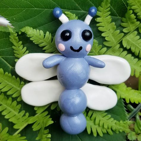 Air dry clay dragonfly #amandasclaycutiecreations Air Dry Clay Fairy, Dragonfly Clay, Clay Dragonfly, Clay Craft Ideas, Garden Figures, Fairies Garden, Air Dry Clay Projects, Clay Fairies, Egg Box