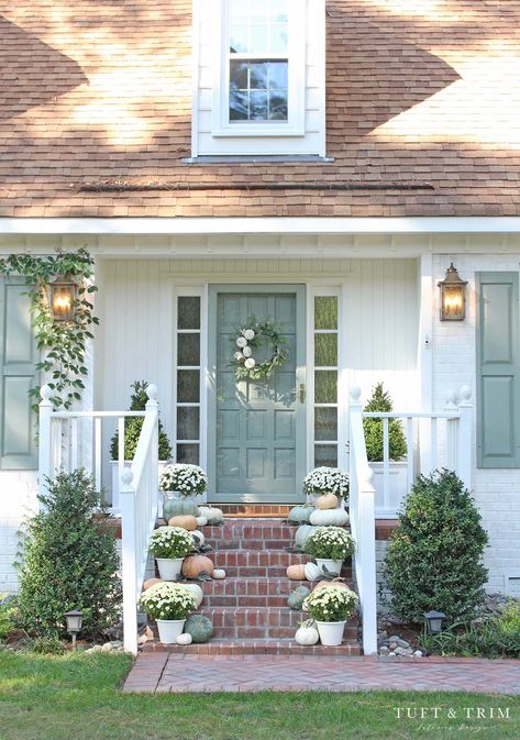 Modern Wall Decor Ideas, Twinkling Christmas Lights, Urban Interior Design, Front Porch Inspiration, Coastal Interior Design, Coastal Interior, Exterior Makeover, Fall Front Porch, Wall Decor Ideas