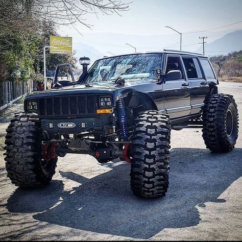 Evil Jeeps (@eviljeeps) • Instagram photos and videos Jeep Xj Mods, Offroad Jeep, Jeep Xj, Jeep Cherokee Xj, Jeep Cars, Jeep Truck, Car Mechanic, Jeep Cherokee, Jeep Grand Cherokee