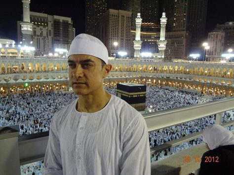 Aamir Khan in Makkah!!    Maximum SHARES for this Photo!!! Amir Khan, Nouman Ali Khan, Aamir Khan, Bollywood Actors, Makkah, Bollywood Stars, Girls Life, Hair Humor, Mecca