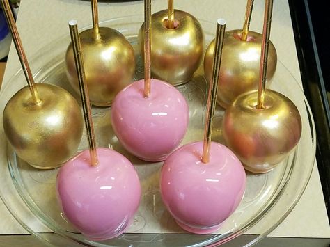 Pink and METALLIC Gold Candy Apples Pink Candied Apples, Pink Caramel Apples, Rose Candy Apple, Pink And Gold Candy Apples, Pink White And Gold Chocolate Covered Pretzels, Pink Candy Apples, How To Make Pink, Peanut Butter Jelly Time, Pink And Gold Birthday Party