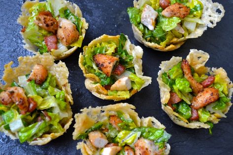 Caesar Salad Parmesan Cups | Every Last Bite Salad Parmesan, Brunch Mesa, Salada Caesar, Parmesan Cups, Salad Fingers, Food Salad, Specific Carbohydrate Diet, American Dishes, Everyday Dishes