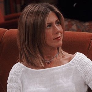 Rachel Friends Haircut Short, Rachel Haircut Short, Rachel Green Short Hair Season 7, The Rachel Haircut Short, Rachel Green Bob, Rachel Short Hair, Rachel Green Short Hair, Blond Strands, Dark Blonde Bob