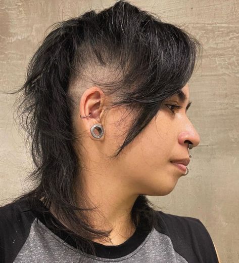 Non Binary Shaved Sides Mullet for Round Faces Round Face Thick Hair, Non Binary Haircuts Round Face, Mullet With Shaved Sides, Genderfluid Hairstyles, Nonbinary Haircuts, Genderfluid Haircut, Nonbinary Hair, Non Binary Haircuts, Androgynous Haircut