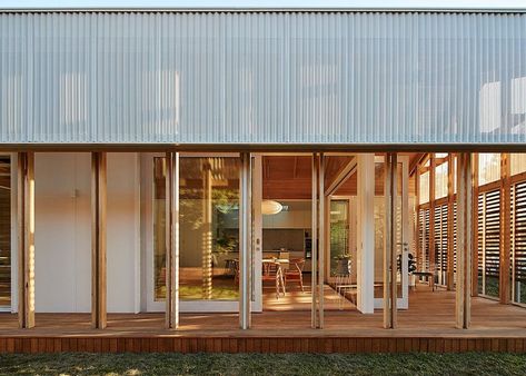 MAKE Architecture Adapted Japanese Sliding Timber Screens to Renovate an Australian Home Japanese Pavilion, Studio Bright, Timber Screens, Timber Architecture, Pavilion Architecture, Traditional Japanese House, Backyard Pavilion, House Photography, Traditional Houses