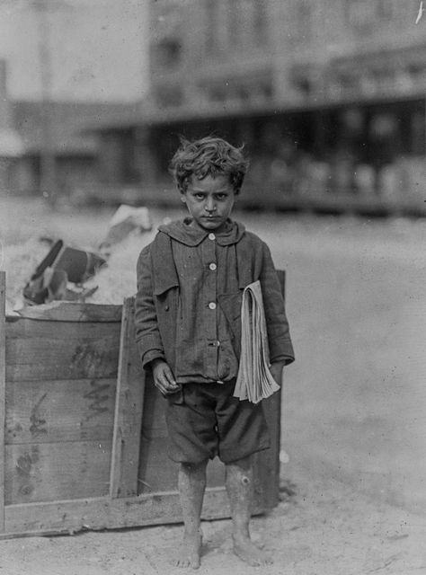 Child Labor Lewis Hine, The Boogeyman, We Are The World, History Photos, Old Photographs, Newsies, Interesting History, Tampa Florida, White Photo