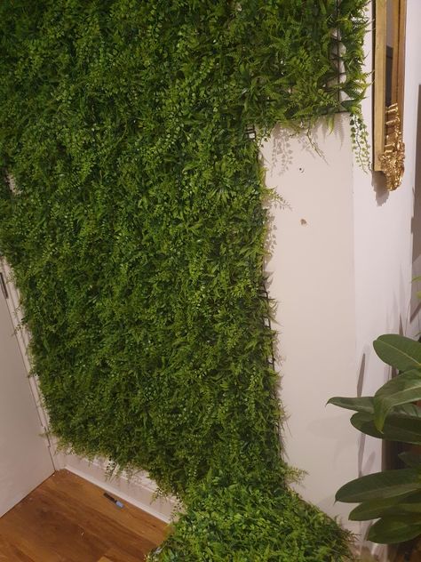 Fake Greenery Wall Bedroom, Fake Green Wall Bedroom, Fake Greenery Wall Bathroom, Fake Grass Wall Decor Bedroom, Faux Ivy Bedroom Wall, Green Fake Plant Wall, Ivy Wall, Money Plant, Green Decor