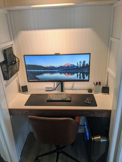 Gaming Setup For Small Space, Gaming Room In Closet, Gaming Room Setup Small Space, Home Entertainment Room Ideas, Closet Pc Setup, Pc Gaming Setup Small Space, Small Setup Ideas, Closet Gaming Room, Small Gaming Pc Setup