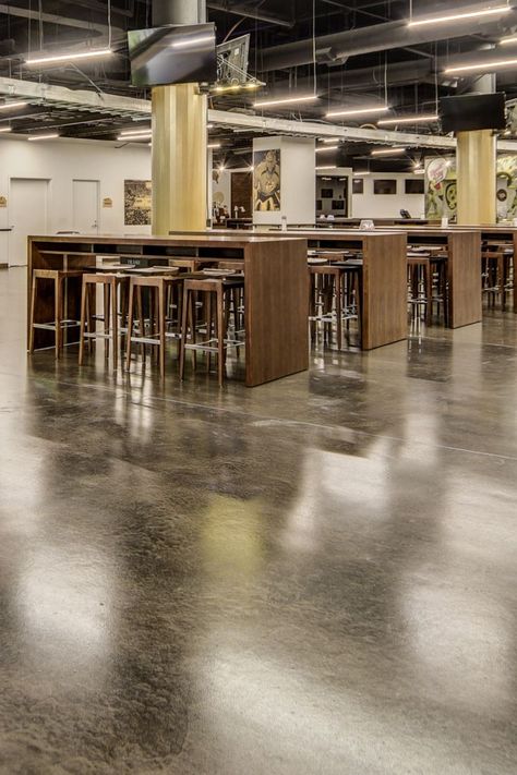 Glossy, liquid-rich floors are ideal for restaurants, bars, and VIP lounges in stadiums. #diningroom #shiny #handcrafted #custom #interiordesign #epoxy #commercialinteriordesign Vip Lounge, Epoxy Flooring, Pvc Flooring, Epoxy Floor, Marble Floor, Commercial Interior Design, Kitchen Flooring, Mac, Restaurant