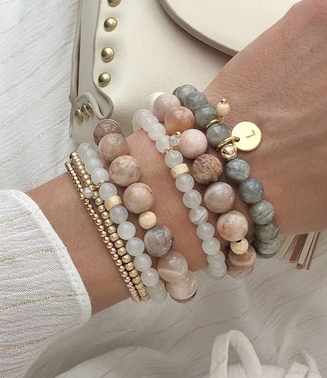 Chunky Stone Bracelets, Diy Crystal Bead Bracelets, Winter 2023 Jewelry Trends, Beaded Stone Bracelets, Natural Stone Bracelet Ideas, Crystal Bead Bracelet Ideas, Stone Bracelet Ideas, Angel Numbers 111, Jewelry Branding Ideas