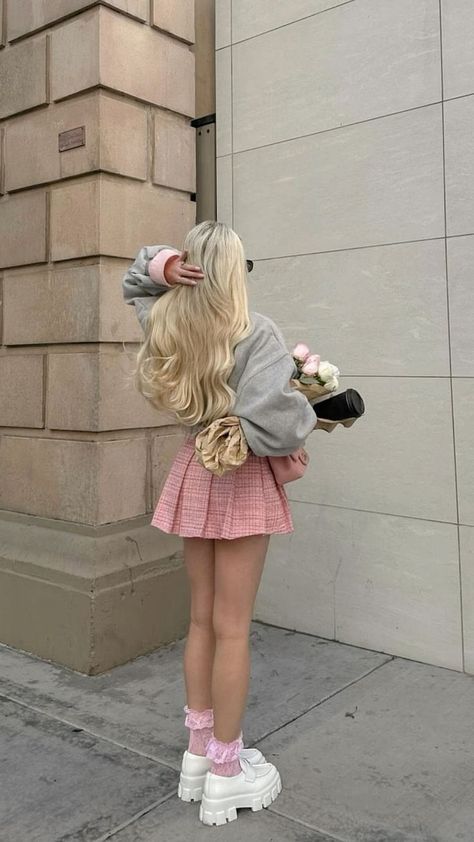 Pink Skirt Outfit Ideas, Barbie Outfits For Women, Thrift Store Outfits, Cute Date Outfits, Estilo Indie, Cute Fall Outfits, Feminine Outfit, Date Outfits, Girly Fashion