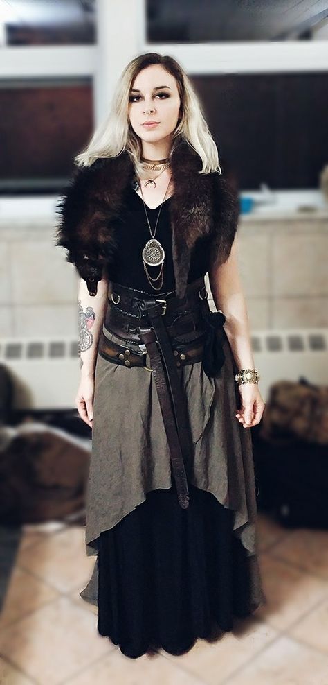 Viking Ren Faire Outfit, Viking Witch Costume Dresses, Necromancer Costume Diy, Ren Faire Costume Women Viking, Plus Size Viking Woman Costume, Volva Norse Witch Costume, Viking Goddess Costume, Viking Witch Costume Female Diy, Herbal Witch Outfit