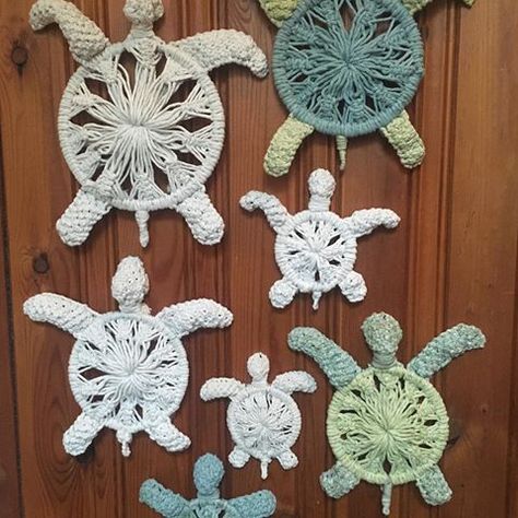 Janis Ledwell-Hunt (@unfetteredco) • Photos et vidéos Instagram Macrame Turtle, Nautical Rope Decor, Macrame Sea, Sea Turtle Nursery, Macrame Animals, Diy Embroidery Thread, Boho Lanterns, Turtle Nursery, How To Macrame