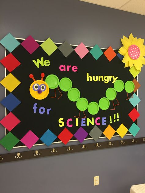 Preschool Science bulletin board. Felt, paper plates and pipe cleaner feet! Science Bulletin Board Ideas For Preschool, Science Bulletin Board Ideas Preschool, Science Center Bulletin Board Preschool, Science Bulletin Board Ideas Elementary, Science Bulletin Boards Preschool, Science Bulletin Board Ideas, Science Bulletin Board, Elementary School Bulletin Boards, Science Bulletin Boards