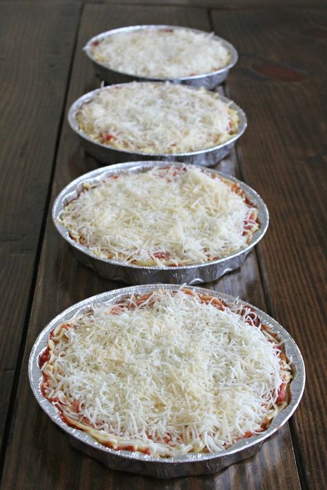 Baked Spaghetti Easy, Spaghetti Easy, Take A Meal, Baked Spaghetti Recipe, Freezer Dinners, Freezer Friendly Meals, Freezable Meals, Freezer Meal Planning, Meal Train Recipes