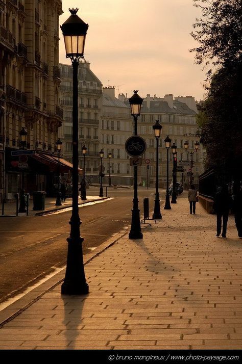 Old Street, Paris Photo, Street Lamp, City Street, Most Beautiful Cities, Paris Street, Lombok, Paris Travel, Street Light