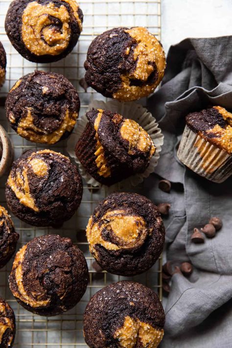 Pumpkin muffin. Chocolate muffin. How about the best of both worlds? These pumpkin chocolate marble muffins are bursting with chocolatey goodness and pumpkin spice flavors. Marble Muffins, Marble Pie, Chocolate Pumpkin Muffins, Dutch Cocoa, Chocolate Muffin, Chocolate Pumpkin, Chocolate Swirl, Pumpkin Muffins, Chocolate Muffins