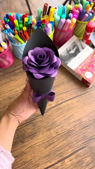 Hadiah Diy, Kraf Kertas, Idee Babyshower, Paper Craft Videos, Folding Origami, Tutorial Ideas, Handmade Paper Crafts, Paper Craft Diy Projects, Kraf Diy