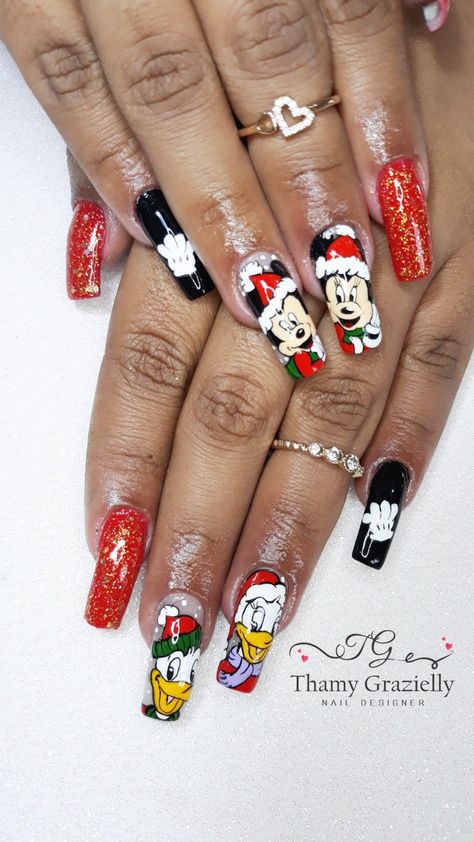 17+ GORGEOUS Red And Green Christmas Nails Ideas For 2023 | Christmas Nails Short Mickey Mouse Christmas Nails, Disney Christmas Nails Design, Classy Disney Nails, Nail Decoration Ideas, Red And Green Christmas Nails, Milk And Cookies For Santa, Nail Designs Christmas, Disney Christmas Nails, Christmas Eve Plate