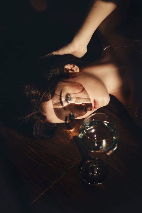 Sylvester Party, Wine Tasting Guide, Photography Ideas At Home, Easy Photography Ideas, Wine Photography, Beautiful Poetry, Self Portrait Photography, Heart Warming, Glass Skin