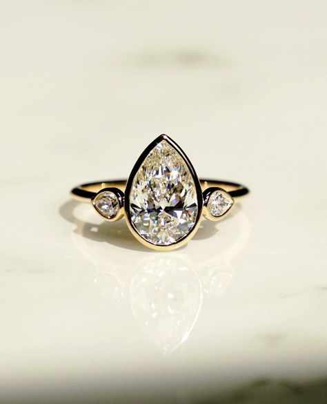 Wedding Rings Teardrop, Pear Wedding Ring, Pear Cut Ring, Moissanite Diamond Rings, Solid Gold Ring, Pear Engagement Ring, Bridal Ring Sets, Ring Moissanite, Three Stone Engagement