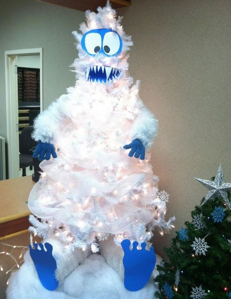 Top 10 Character Themed Christmas Trees Themed Christmas Trees, White Christmas Tree Decorations, Christmas Tree Decorated, Funny Christmas Tree, Garland Ideas, Creative Christmas Trees, A White Christmas, Unique Christmas Trees, Snowman Christmas Tree