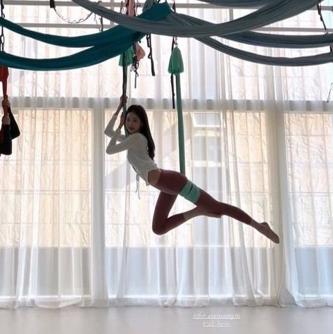 Pilates Workout Aesthetic, Wonyoung Pilates, Wonyoungism Aesthetic, Flying Yoga, Pilates Outfit, Pilates Body, Aerial Silks, Aerial Yoga, Fitness Inspiration Body