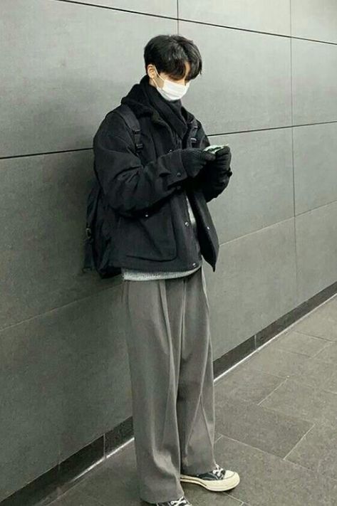 Korean Guy Aesthetic Outfit, Gray Pants Korean Outfit, Men’s Fashion Turtleneck, Korean Street Fashion Mens Winter, Guys Winter Outfits Aesthetic, Asian Men Aesthetic Outfits, Kdrama Mens Fashion, Asian Aesthetic Outfits Men, Men Style Aesthetic