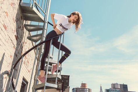 Gigi Hadid looks sporty chic in her latest Reebok Classic campaign Gigi Hadid Reebok, Street Style Kendall Jenner, Gigi Style, Gigi Hadid Outfits, Bella Gigi Hadid, Gigi Hadid Style, Gym Wear For Women, Girls Heart, Hadid Style