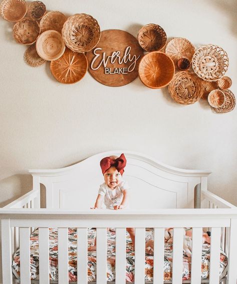 Nursery Basket, Boho Nursery Girl, Boho Baby Room, Baby Nursery Inspiration, White Crib, Nursery Girl, Girl Nursery Room, Basket Wall, Nursery Inspo