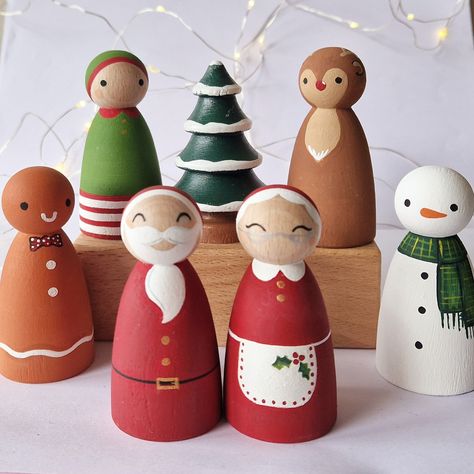 Christmas Peg Dolls Father Christmas Wooden Toys Christmas - Etsy Wood Peg Dolls Diy, Diy Wooden Peg Dolls, Peg People Christmas, Christmas Peg Dolls Diy, Wooden Christmas Toys, Thanksgiving Peg Dolls, Santa Peg Doll, Painted Peg Dolls, Wooden Peg Doll Ideas