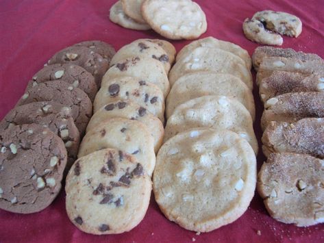 Make “bakeshop” cookies like these in as little as 15 minutes using slice and bake refrigerator cookie dough! These slice and bake cookies are perfect when company drops in or when you need to run warm cookies to a neighbor.   Make the dough ahead of time with three or four different kinds at a time.… Read More »Make Slice and Bake Refrigerator Cookies in 15 Minutes Refrigerator Cookie Dough, Refrigerator Cookies Recipes, Best Chocolate Cookie Recipe, Pillsbury Cookie Dough, Slice And Bake Cookies, Refrigerator Cookies, Bake Sale Treats, Peanut Butter Sandwich Cookies, Icebox Cookies