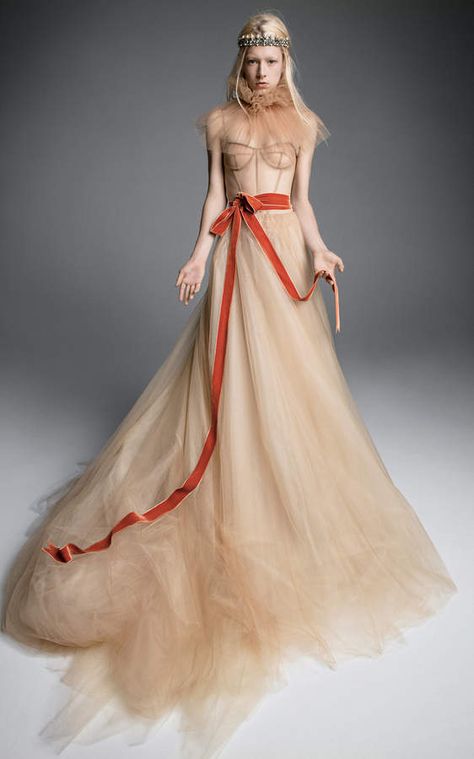 Vera Wang Ceres A-Line Tulle Gown With Corset Bodice Vera Wang Bridal, Vera Wang Wedding, Wedding Dresses Vera Wang, Bow Wedding Dress, Most Beautiful Wedding Dresses, Couture Mode, Tulle Gown, Bridal Fashion Week, Wedding Dress Trends