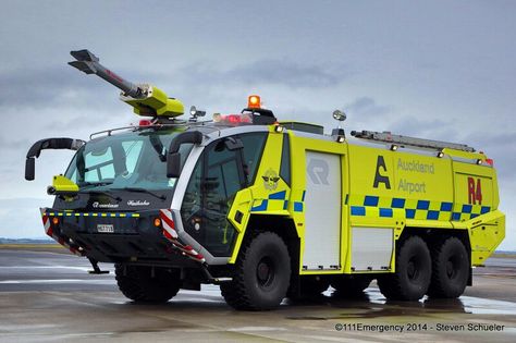 R4 2014 Rosenbauer Panther HGT 718. Airport Fire Trucks, Cyberpunk Vehicles, Airport Vehicles, Auckland Airport, Cool Fire, Rescue Vehicles, Heavy Duty Trucks, Expedition Vehicle, Fire Apparatus