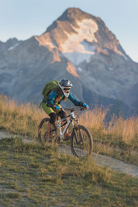 Woman wearing helmet and backpack riding mountain bike downhill singletrack on the alpine backcountry route Mt Bike, Mountain Biking Women, Portrait Of Woman, Bike Aesthetic, Downhill Bike, Instagram Grid, Garage Art, French Alps, Mountain Biker