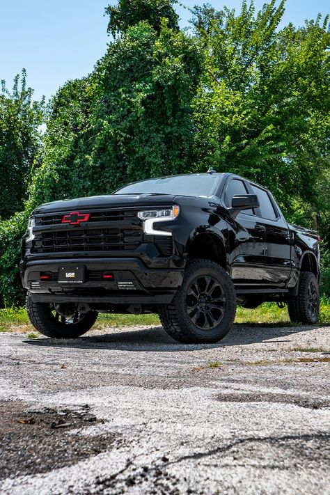 Custom blackout 2022 Chevy Silverado off-road build with red accents and a lift Black Chevy Silverado, Chevy Silverado High Country, All Black Chevy Silverado, Silverado High Country, Chevy Accessories, 2500 Hd Silverado, Silverado Z71, Black Chevy Silverado Lifted, 2002 Chevy Silverado 2500 Hd