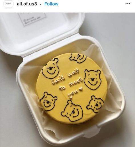 Simple Winnie The Pooh Cake, Small Birthday Cakes, Winnie The Pooh Cake, Korean Cake, Funny Birthday Cakes, Mini Cakes Birthday, Bento Cake, Cute Baking, Creative Birthday Cakes