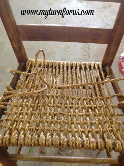 rope or hemp bottom chair, bedroom ideas, home decor, painted furniture Rope Chair Seat, Diy Rope Design, Macrame Chairs, Rope Chair, Chair Repair, Rope Diy, Woven Chair, Woven Furniture, Rope Crafts Diy