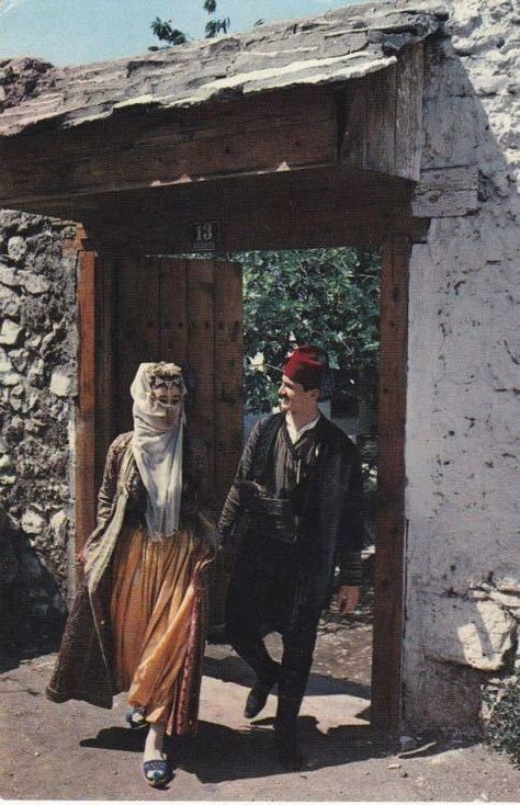 Albanian Culture, Cute Muslim Couples, Arabic Art, Folk Fashion, Ottoman Empire, World Cultures, Vintage Postcards, Old Pictures, Bosnia And Herzegovina